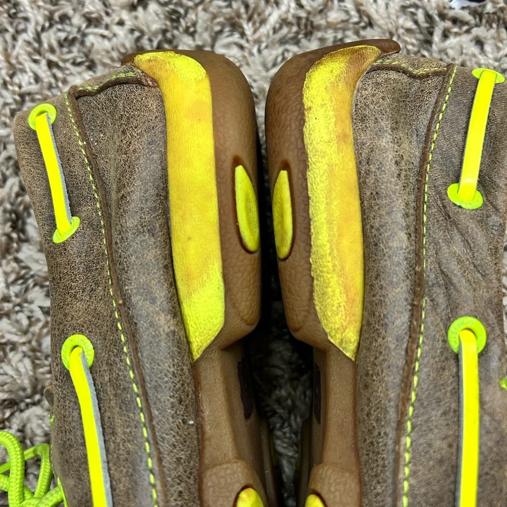 Twisted X Brown Driving Moccasin with Bright Neon Laces Sz 5 1/2 Youth
